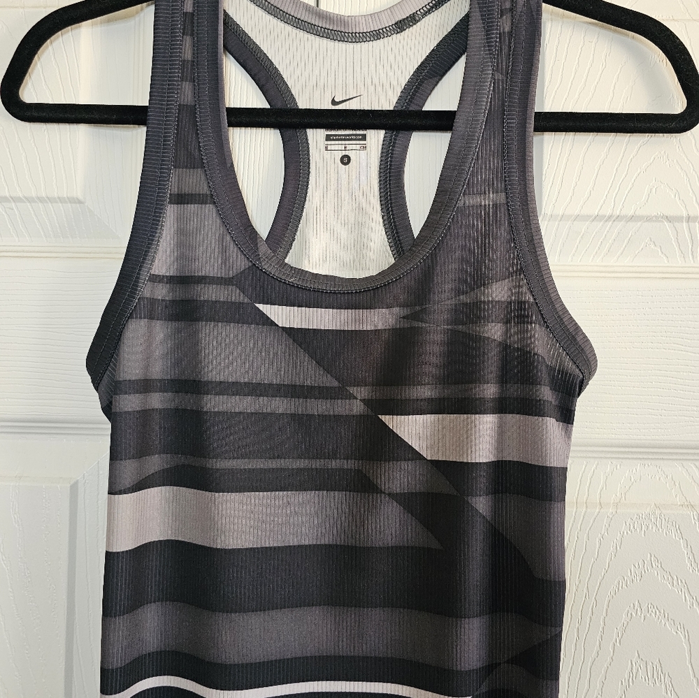 ***3/$30*** NIKE DRI-FIT TANK - Picture 9 of 9